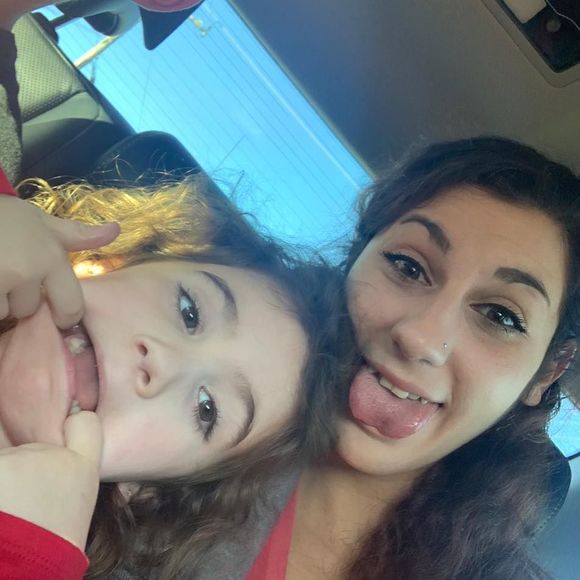 Meet your Posher, Danielle - Picture 1 of 1